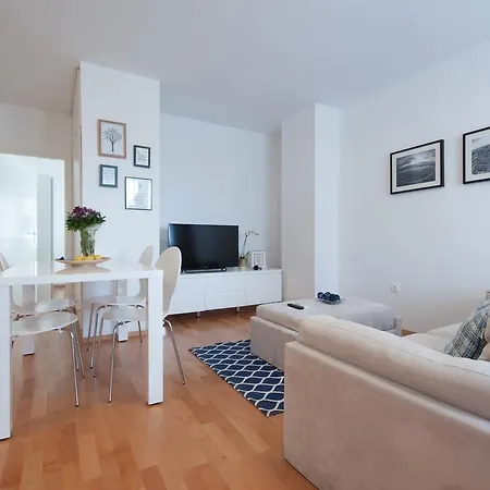 Charming Maraska 자다르