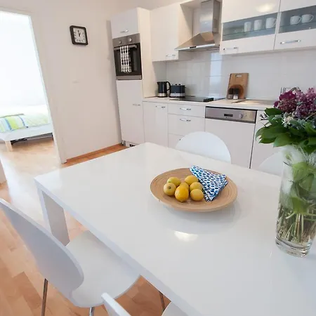 Charming Maraska 자다르